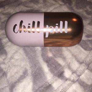 Chill pill container
